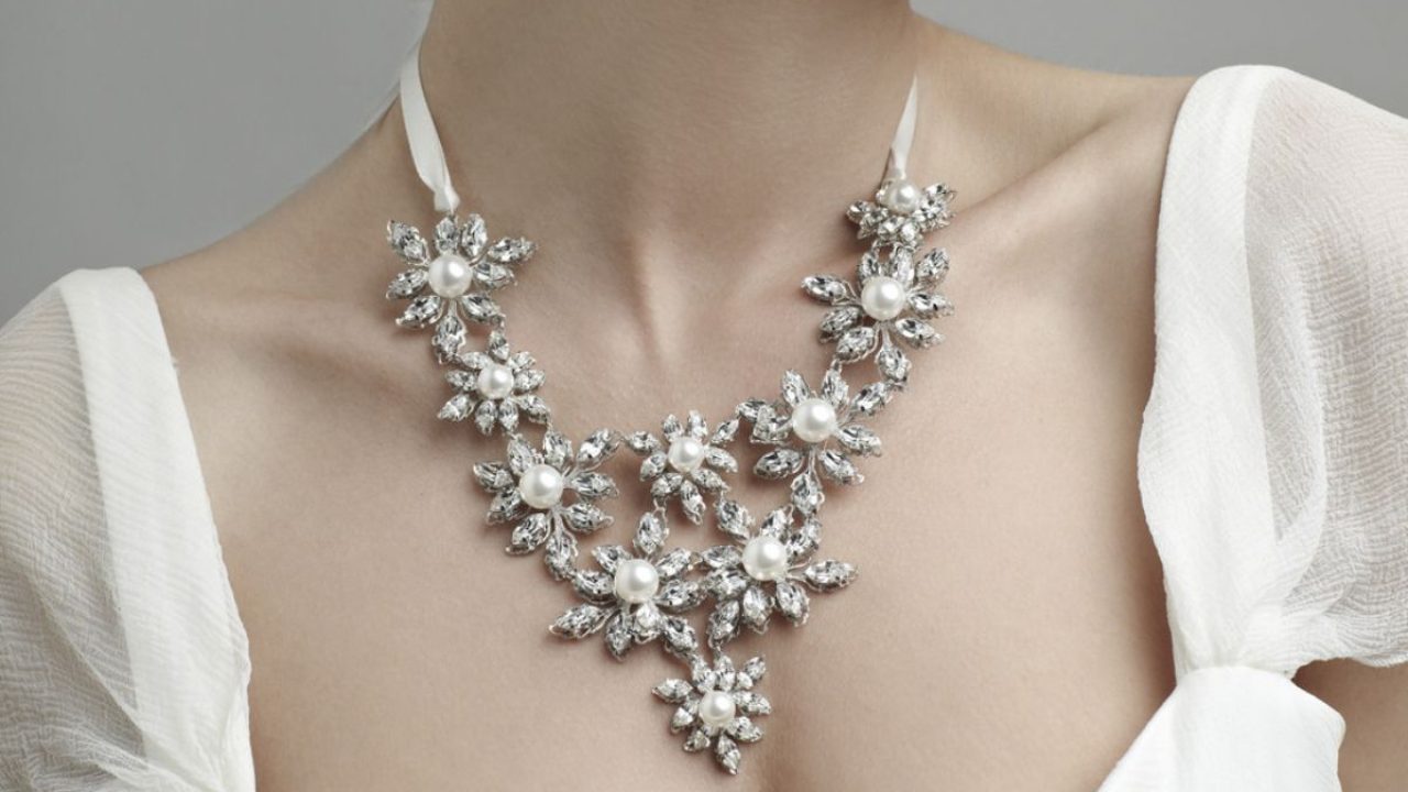 White gold necklace dream best sale meaning