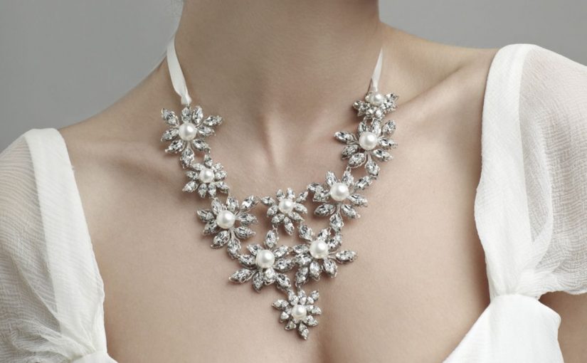 Necklace dream meaning sale