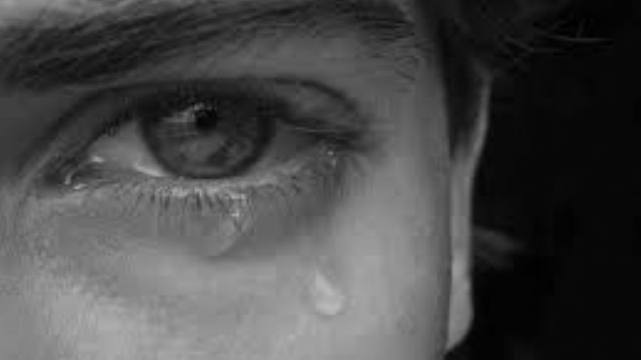 Seeing someone crying in a dream